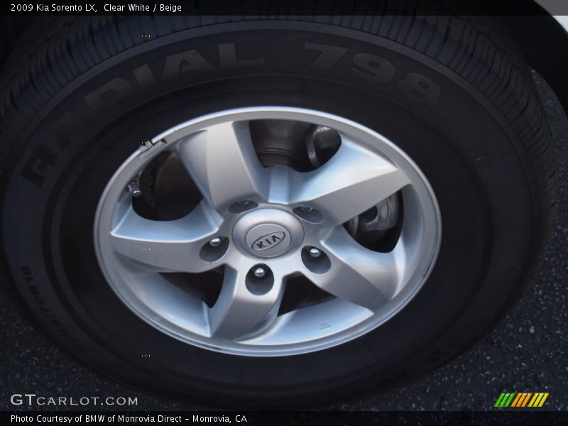 Clear White / Beige 2009 Kia Sorento LX