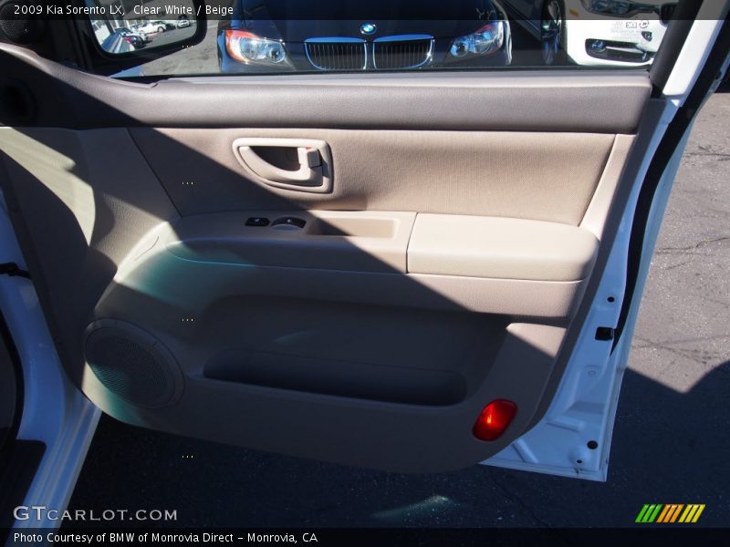 Clear White / Beige 2009 Kia Sorento LX