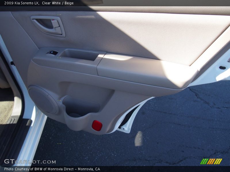 Clear White / Beige 2009 Kia Sorento LX