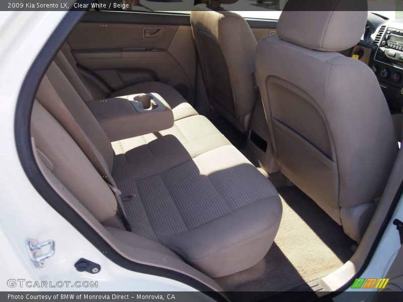 Clear White / Beige 2009 Kia Sorento LX