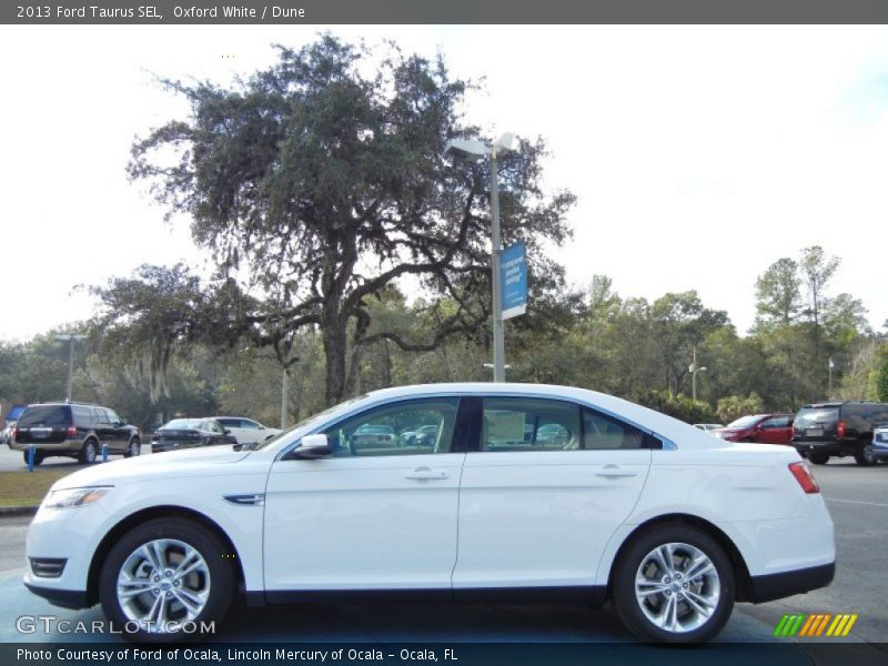 Oxford White / Dune 2013 Ford Taurus SEL