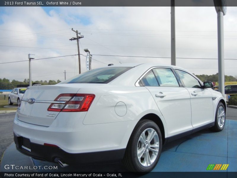 Oxford White / Dune 2013 Ford Taurus SEL