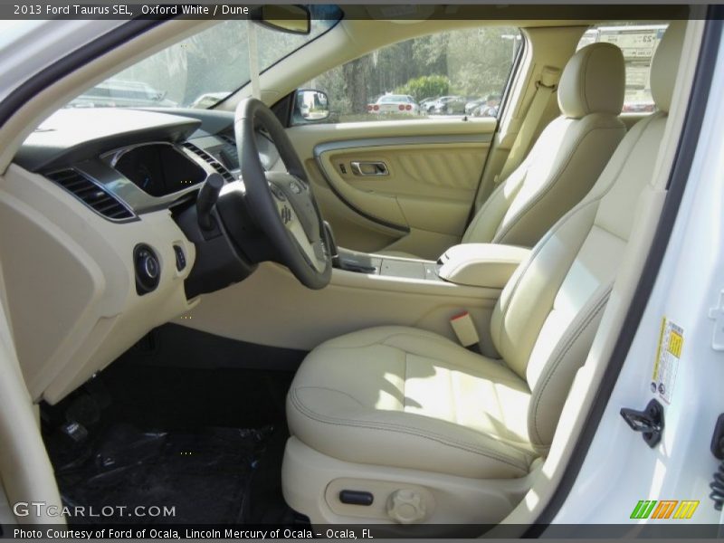 Oxford White / Dune 2013 Ford Taurus SEL