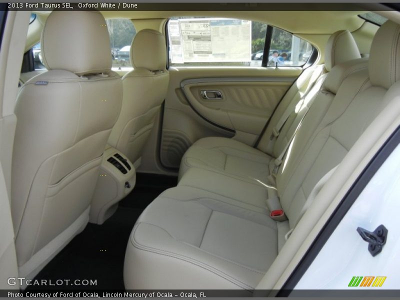Oxford White / Dune 2013 Ford Taurus SEL