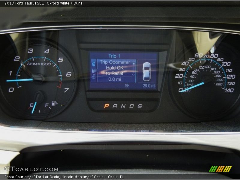 Oxford White / Dune 2013 Ford Taurus SEL