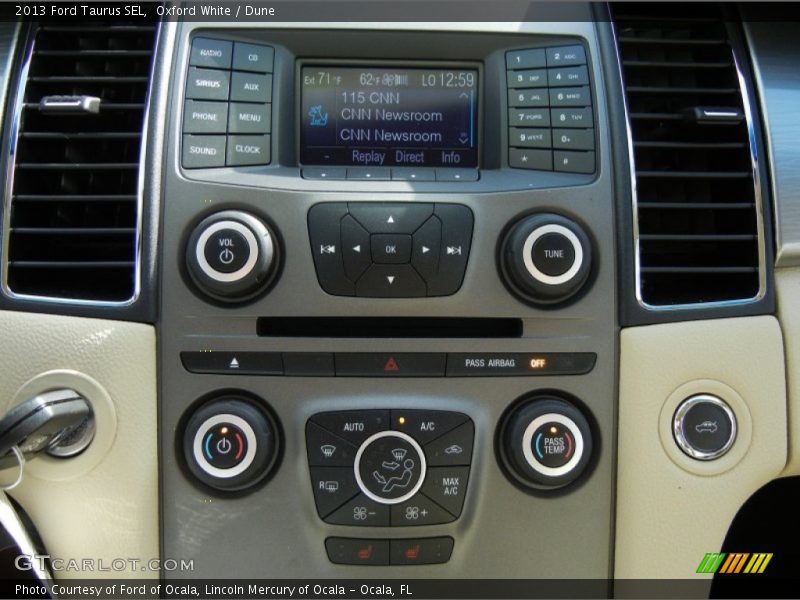 Oxford White / Dune 2013 Ford Taurus SEL