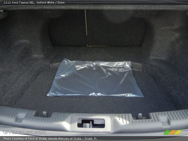 Oxford White / Dune 2013 Ford Taurus SEL