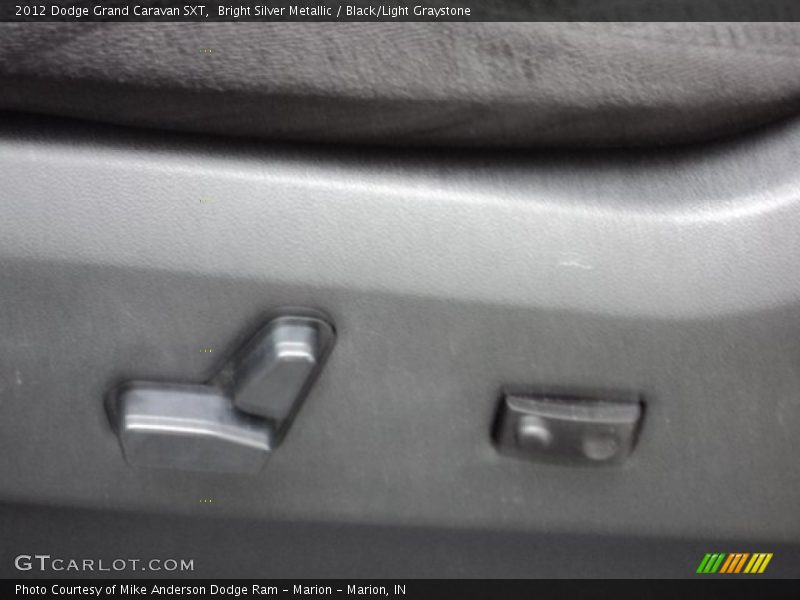 Bright Silver Metallic / Black/Light Graystone 2012 Dodge Grand Caravan SXT