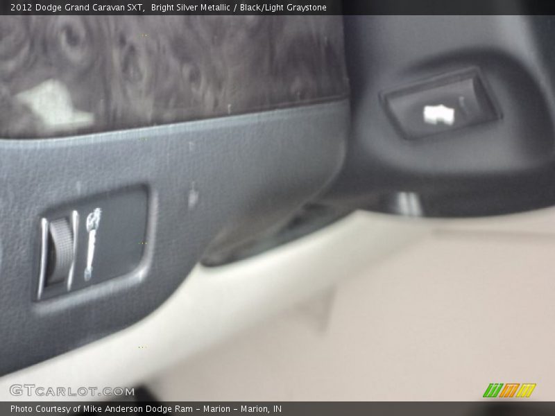 Bright Silver Metallic / Black/Light Graystone 2012 Dodge Grand Caravan SXT