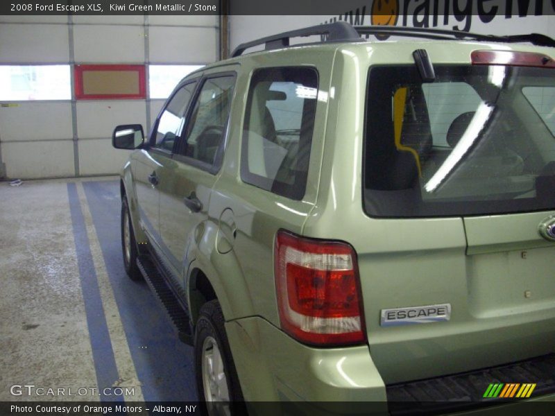 Kiwi Green Metallic / Stone 2008 Ford Escape XLS