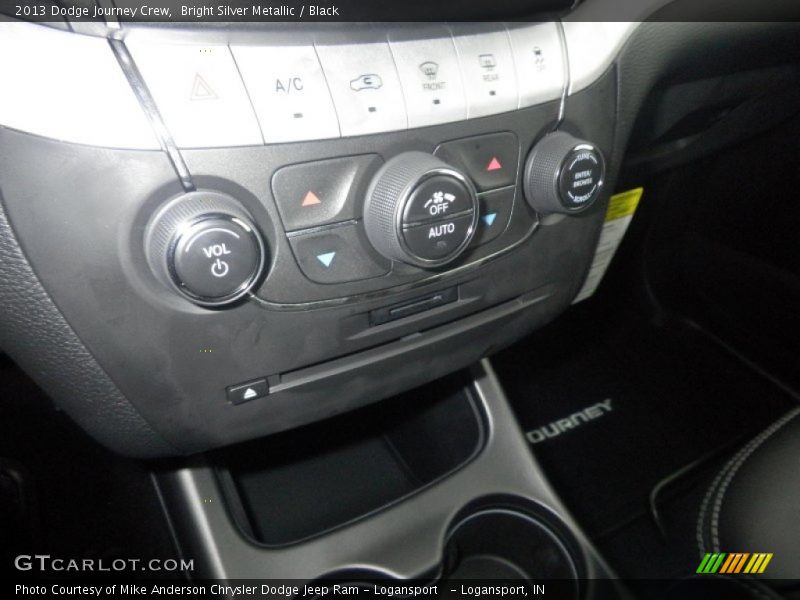 Bright Silver Metallic / Black 2013 Dodge Journey Crew