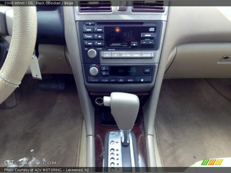 Black Obsidian / Beige 2000 Infiniti I 30