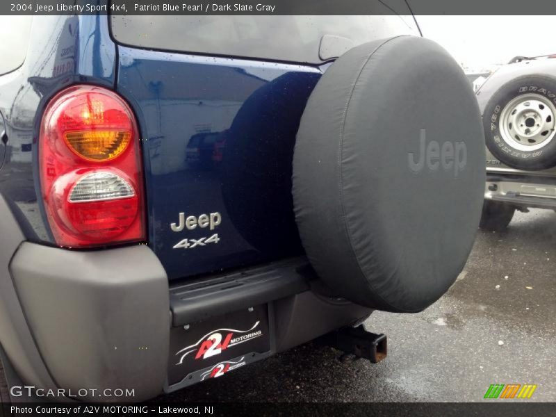 Patriot Blue Pearl / Dark Slate Gray 2004 Jeep Liberty Sport 4x4