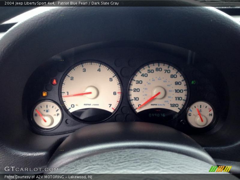 Patriot Blue Pearl / Dark Slate Gray 2004 Jeep Liberty Sport 4x4