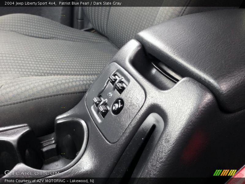 Patriot Blue Pearl / Dark Slate Gray 2004 Jeep Liberty Sport 4x4