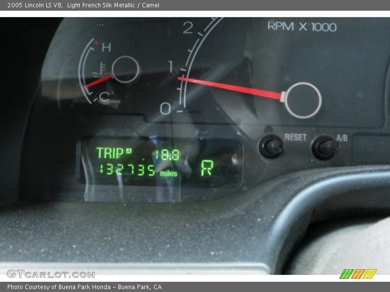 Light French Silk Metallic / Camel 2005 Lincoln LS V8