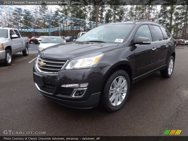 Front 3/4 View of 2013 Traverse LT