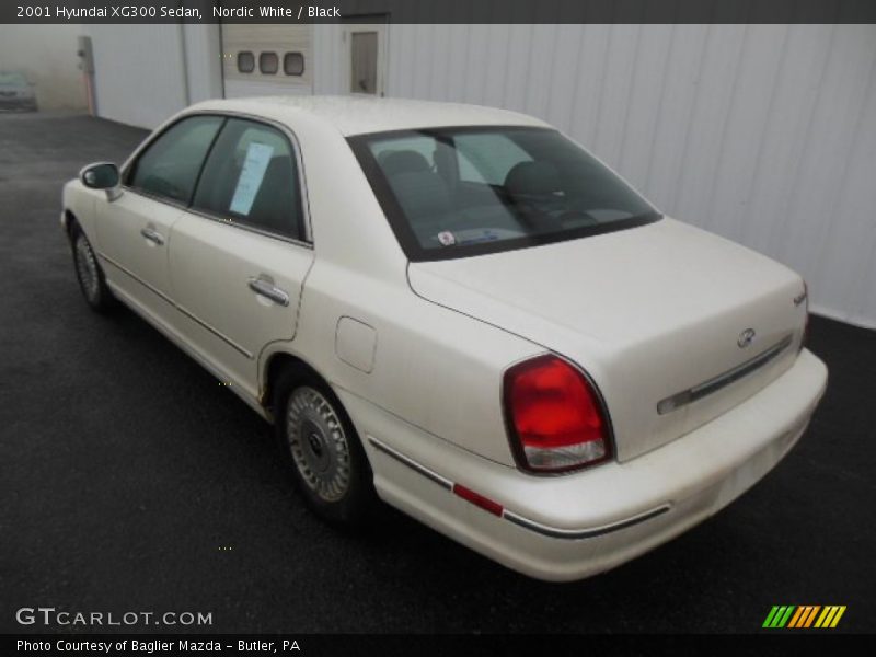 Nordic White / Black 2001 Hyundai XG300 Sedan