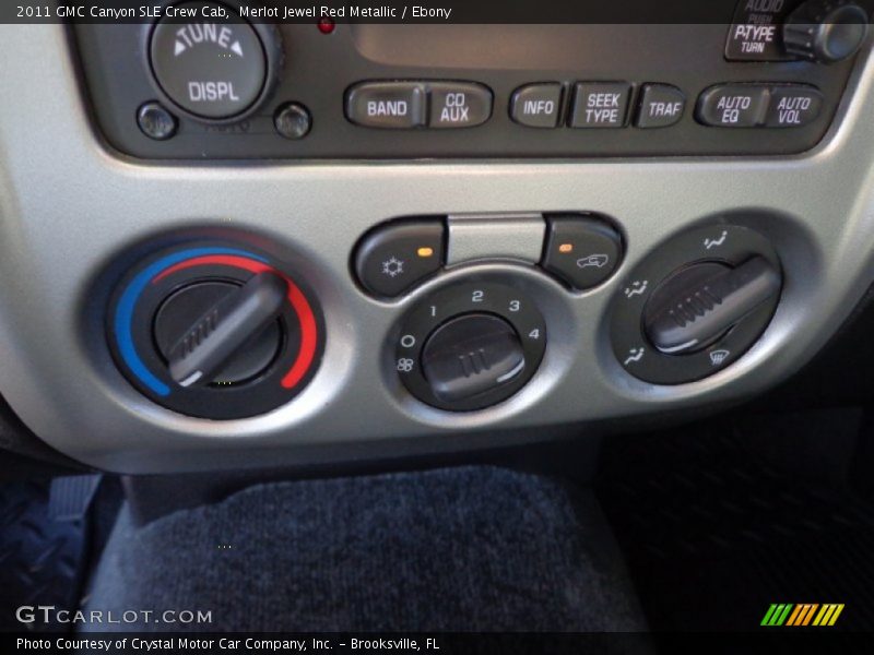 Controls of 2011 Canyon SLE Crew Cab