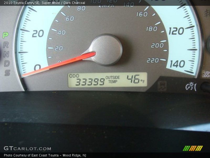 Super White / Dark Charcoal 2010 Toyota Camry SE