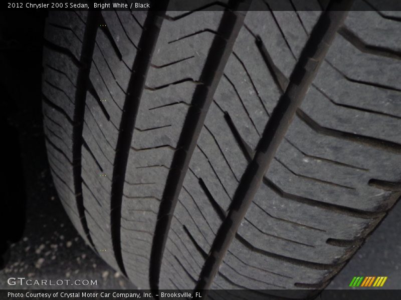Bright White / Black 2012 Chrysler 200 S Sedan