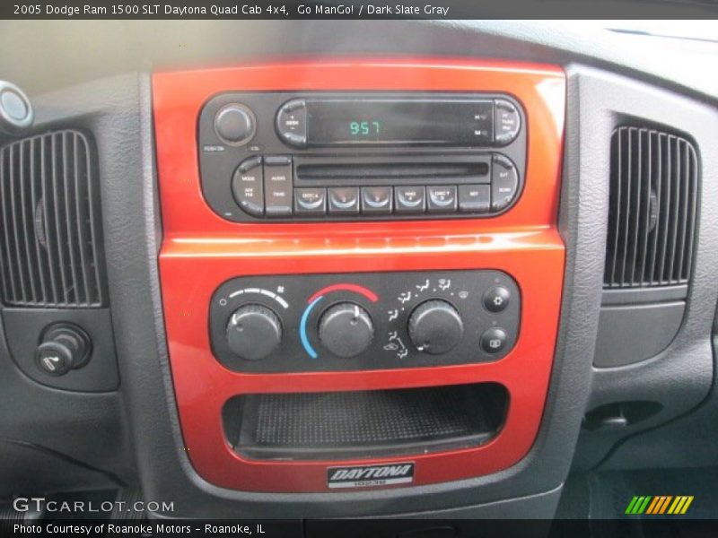 Controls of 2005 Ram 1500 SLT Daytona Quad Cab 4x4