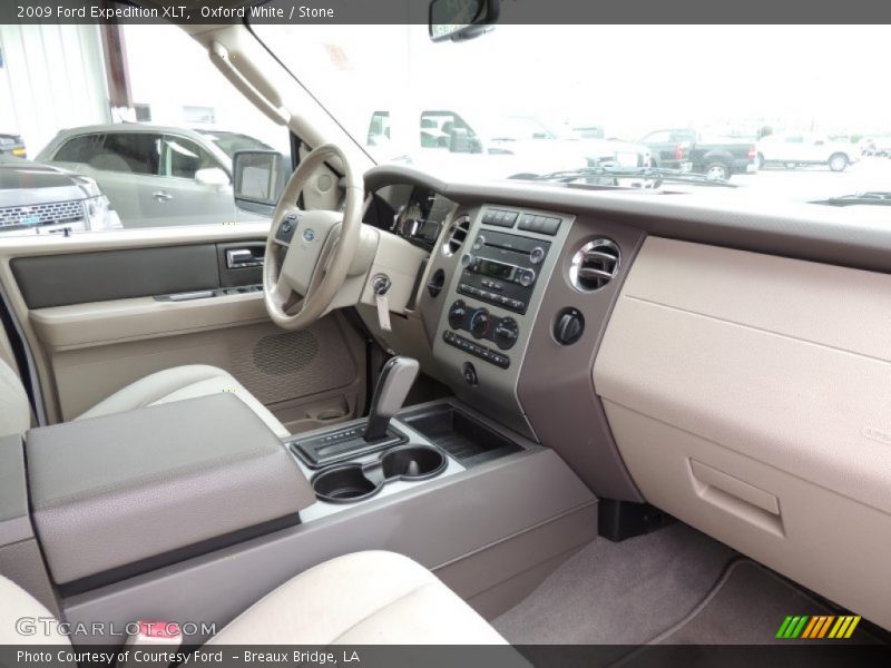  2009 Expedition XLT Stone Interior