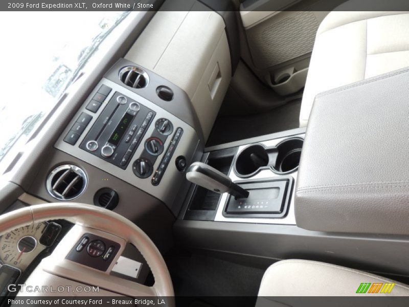 Oxford White / Stone 2009 Ford Expedition XLT