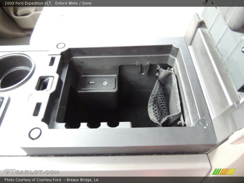 Oxford White / Stone 2009 Ford Expedition XLT