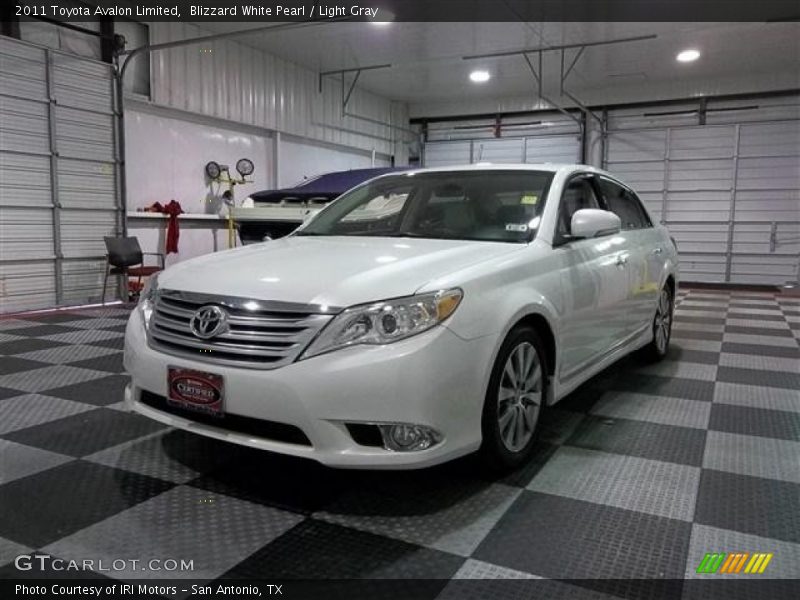 Blizzard White Pearl / Light Gray 2011 Toyota Avalon Limited