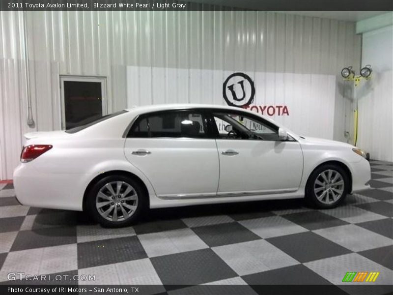 Blizzard White Pearl / Light Gray 2011 Toyota Avalon Limited