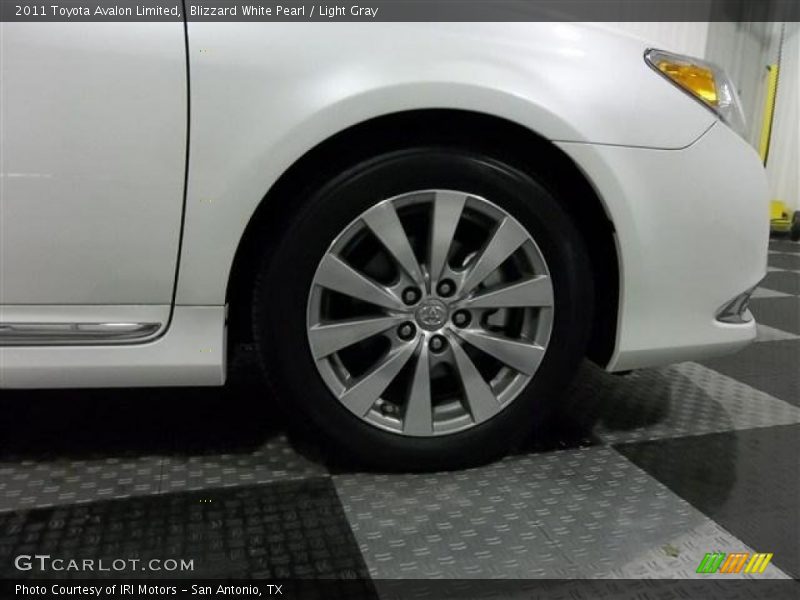 Blizzard White Pearl / Light Gray 2011 Toyota Avalon Limited