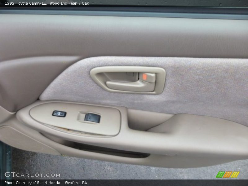 Woodland Pearl / Oak 1999 Toyota Camry LE