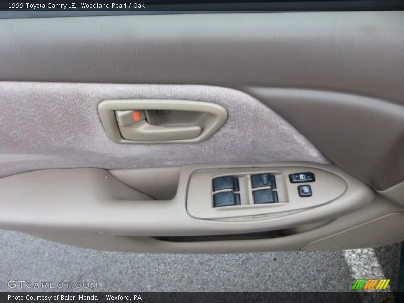 Woodland Pearl / Oak 1999 Toyota Camry LE