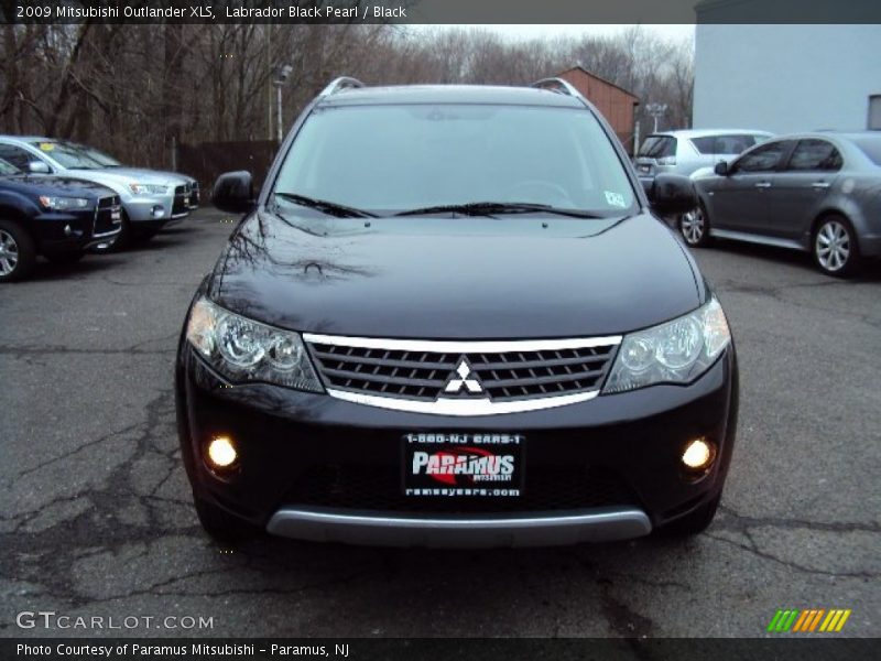 Labrador Black Pearl / Black 2009 Mitsubishi Outlander XLS