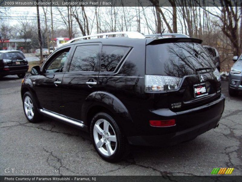 Labrador Black Pearl / Black 2009 Mitsubishi Outlander XLS