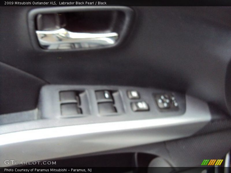 Labrador Black Pearl / Black 2009 Mitsubishi Outlander XLS