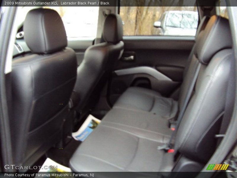 Labrador Black Pearl / Black 2009 Mitsubishi Outlander XLS