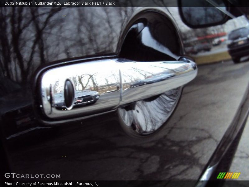 Labrador Black Pearl / Black 2009 Mitsubishi Outlander XLS