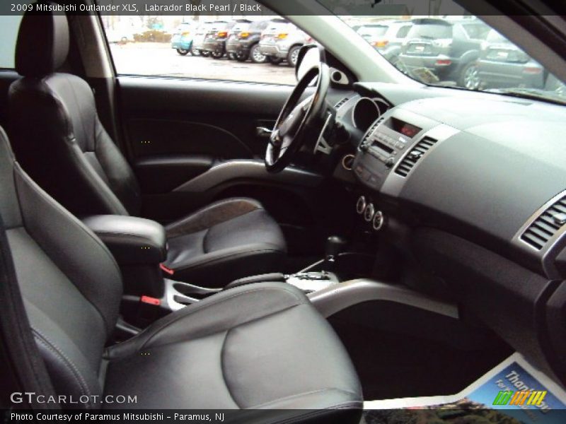 Labrador Black Pearl / Black 2009 Mitsubishi Outlander XLS