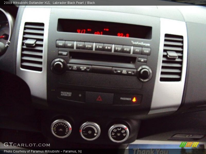 Labrador Black Pearl / Black 2009 Mitsubishi Outlander XLS