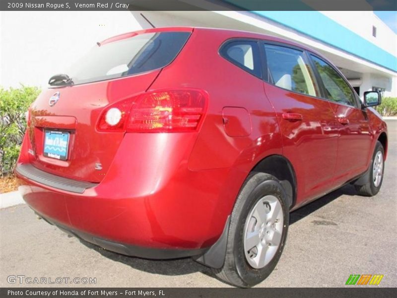 Venom Red / Gray 2009 Nissan Rogue S