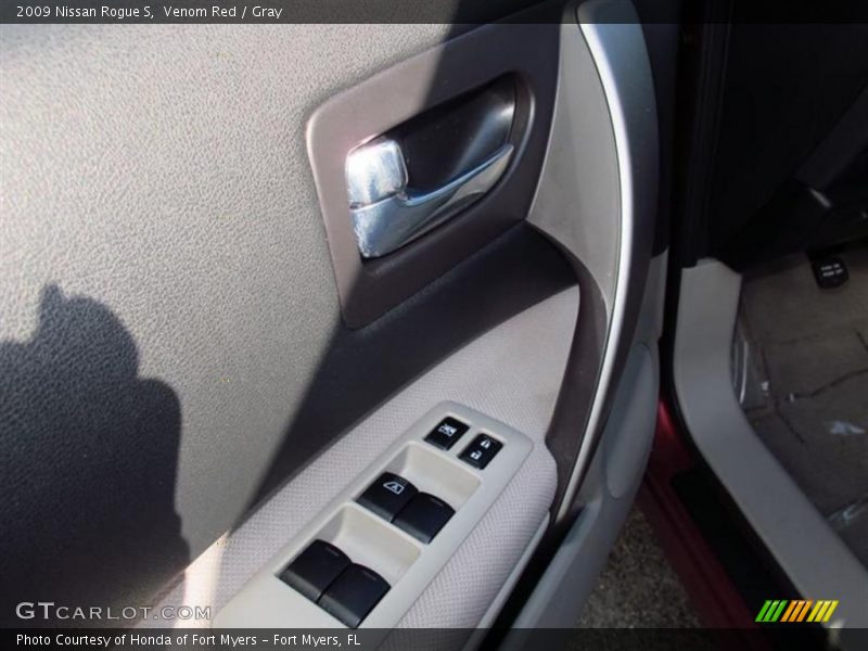 Venom Red / Gray 2009 Nissan Rogue S