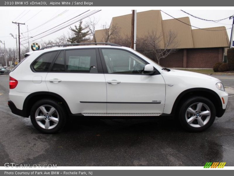 Alpine White / Sand Beige 2010 BMW X5 xDrive30i