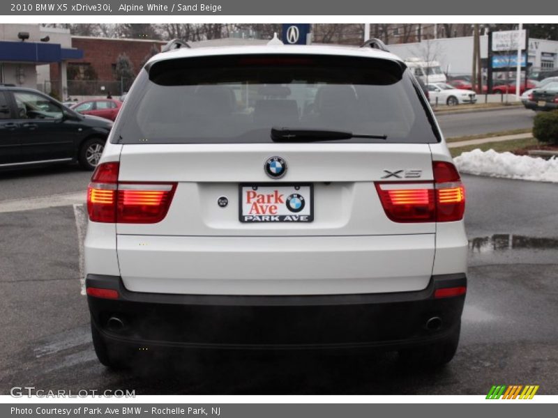 Alpine White / Sand Beige 2010 BMW X5 xDrive30i