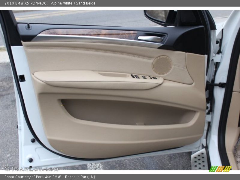 Alpine White / Sand Beige 2010 BMW X5 xDrive30i