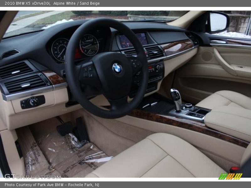 Alpine White / Sand Beige 2010 BMW X5 xDrive30i