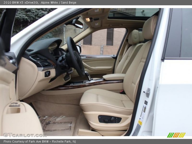 Alpine White / Sand Beige 2010 BMW X5 xDrive30i