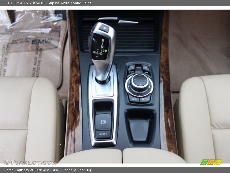 Alpine White / Sand Beige 2010 BMW X5 xDrive30i