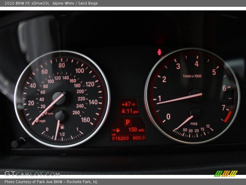 Alpine White / Sand Beige 2010 BMW X5 xDrive30i